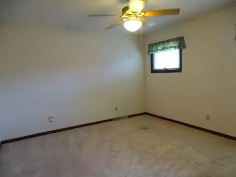 618 Alamo Dr, Freeport, IL 61032 photo 17