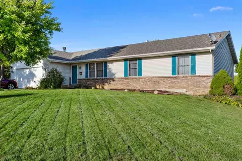 6635 Tipperary Trl, Roscoe, IL 61073 photo 2