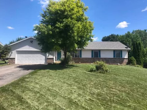 6635 Tipperary Trl, Roscoe, IL 61073 photo 1
