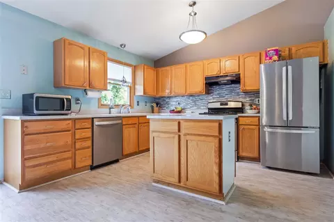 6635 Tipperary Trl, Roscoe, IL 61073 photo 4