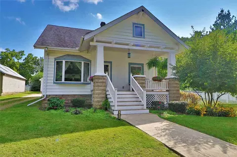 420 W 4th St, Pecatonica, IL 61063 photo 1