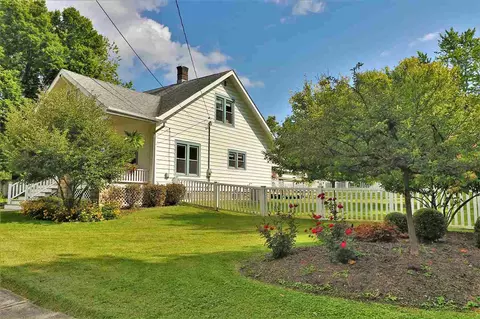 420 W 4th St, Pecatonica, IL 61063 photo 2