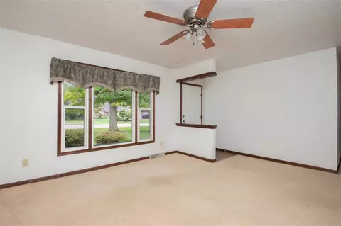 11889 Bend River Rd, Roscoe, IL 61073 photo 4