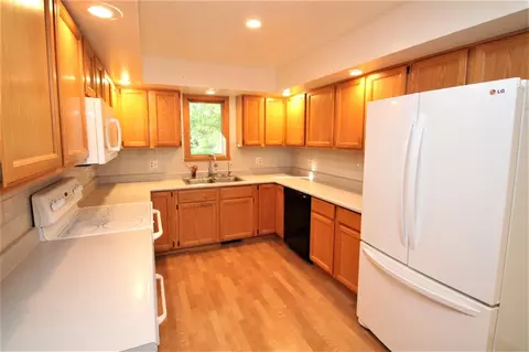 7973 Windspoint Rd, Roscoe, IL 61073 photo 4