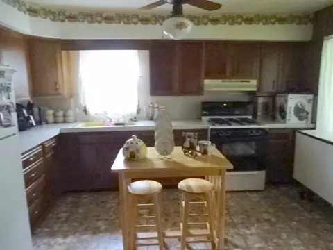 547 E Ctr, Freeport, IL 61032 photo 4
