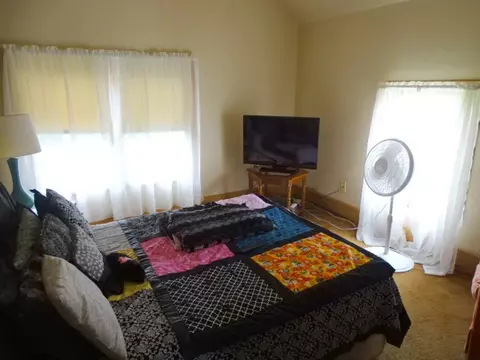 547 E Ctr, Freeport, IL 61032 photo 9
