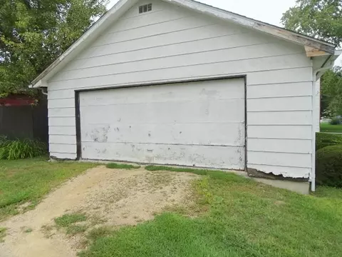 547 E Ctr, Freeport, IL 61032 photo 12