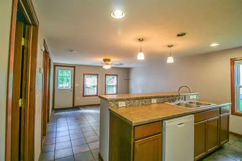 217 E 7th St, Pecatonica, IL 61063 photo 5