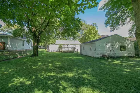 217 E 7th St, Pecatonica, IL 61063 photo 3