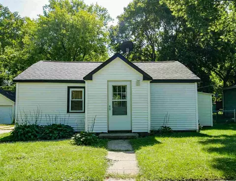 217 E 7th St, Pecatonica, IL 61063 photo 1