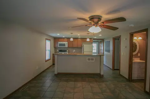 217 E 7th St, Pecatonica, IL 61063 photo 6