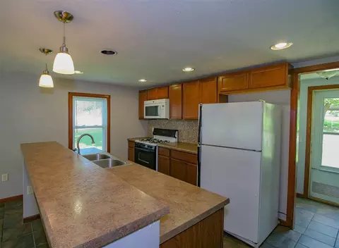 217 E 7th St, Pecatonica, IL 61063 photo 7