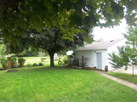 1932 Thomas St, Beloit, WI 53511 photo 4