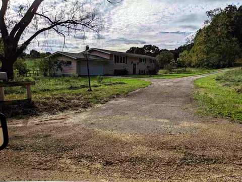 401 W Devils Backbone Rd, Oregon, IL 61061 photo 3