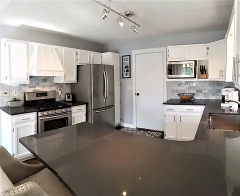 5937 Mcdonald Rd, Roscoe, IL 61073 photo 4