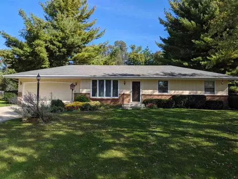 11629 Wagon Ln, Roscoe, IL 61073 photo 1