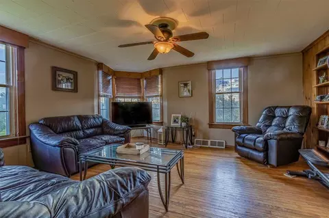 3366 S Pecatonica Rd, Pecatonica, IL 61063 photo 3