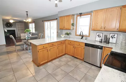 7821 Windspoint Rd, Roscoe, IL 61073 photo 6