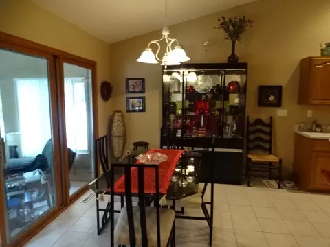 3185 Sandy Pointe, Freeport, IL 61032 photo 10
