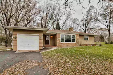 6366 Elevator Rd, Roscoe, IL 61073 photo 1