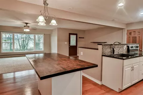 6366 Elevator Rd, Roscoe, IL 61073 photo 12