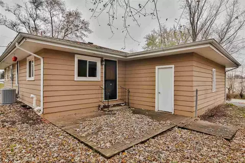 6366 Elevator Rd, Roscoe, IL 61073 photo 2