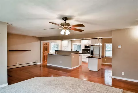 6366 Elevator Rd, Roscoe, IL 61073 photo 9