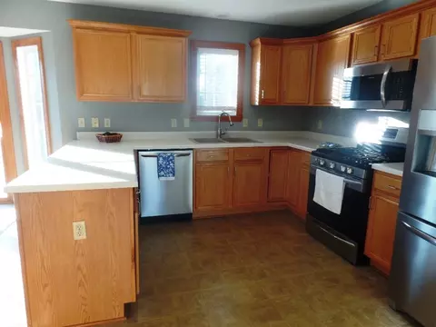 706 Charlemont, Roscoe, IL 61073 photo 4