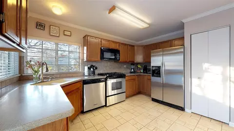 1875 College Green Dr, Elgin, IL 60123 photo 6