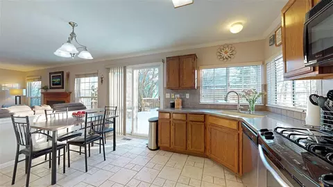 1875 College Green Dr, Elgin, IL 60123 photo 7