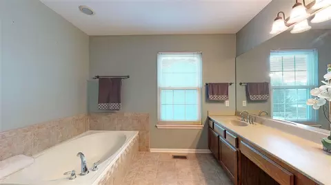 1875 College Green Dr, Elgin, IL 60123 photo 15