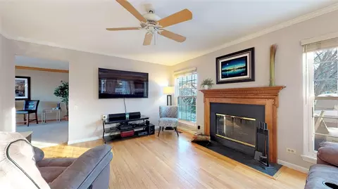 1875 College Green Dr, Elgin, IL 60123 photo 4