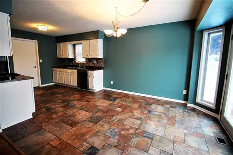 9792 Redfield, Roscoe, IL 61073 photo 2