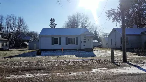 403 E King St, Polo, IL 61064 photo 2