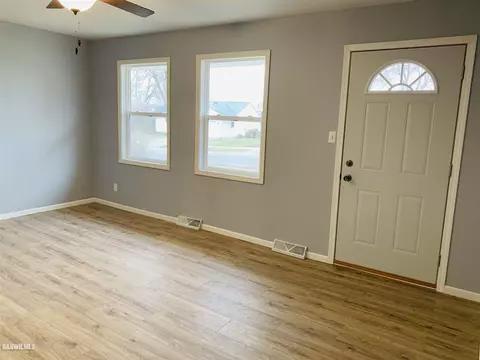 1407 Winter Dr, Freeport, IL 61032 photo 4