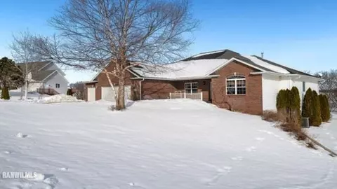 1609 N Thistle Dr, Freeport, IL 61032 photo 3