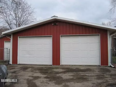 1133 S Maple Ave, Freeport, IL 61032 photo 3