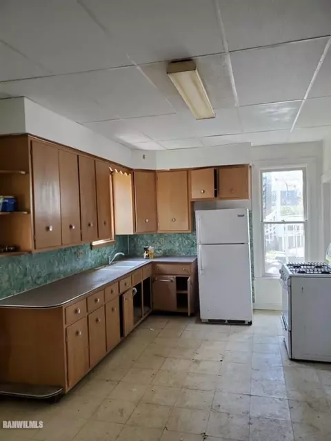 115 E Washington, Freeport, IL 61032 photo 5