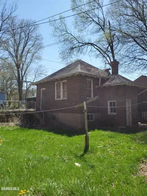115 E Washington, Freeport, IL 61032 photo 3