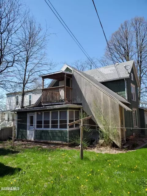 115 E Washington, Freeport, IL 61032 photo 4