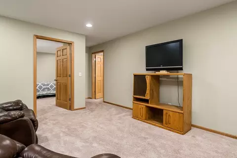 5933 Cartwright Ct, Roscoe, IL 61073 photo 20