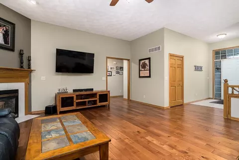 5933 Cartwright Ct, Roscoe, IL 61073 photo 3