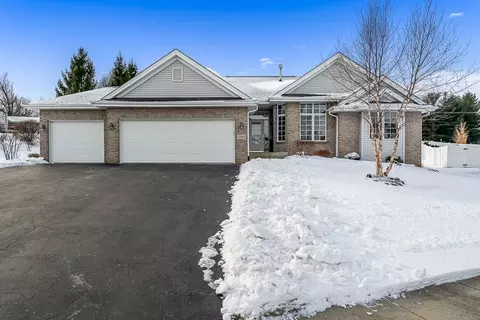 5933 Cartwright Ct, Roscoe, IL 61073 photo 1