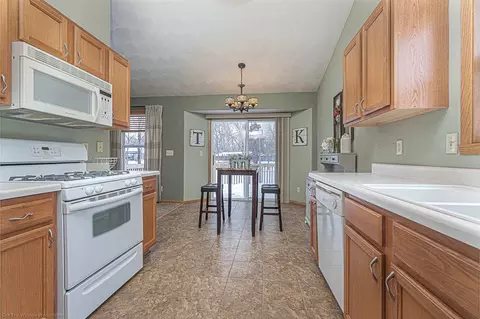 11209 Downing Ln, Roscoe, IL 61073 photo 10