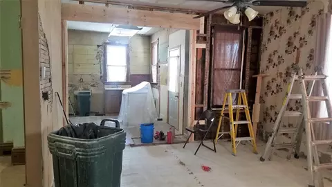306 W 4th St, Leaf River, IL 61047 photo 8