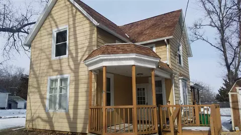306 W 4th St, Leaf River, IL 61047 photo 1