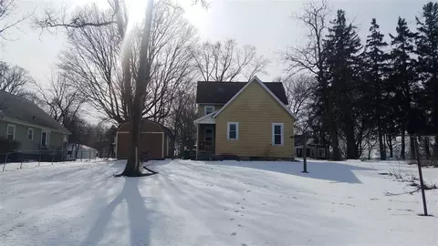 306 W 4th St, Leaf River, IL 61047 photo 6