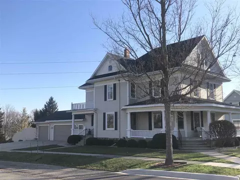 302 E 4th St, Pecatonica, IL 61063 photo 3