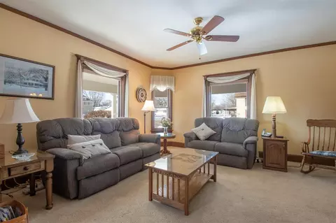 302 E 4th St, Pecatonica, IL 61063 photo 7