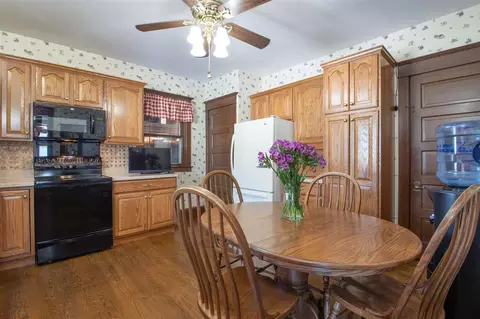 302 E 4th St, Pecatonica, IL 61063 photo 11